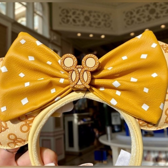 Disney Parks Loungefly Minnie Mouse Pretzel Ears For Adults - Picture 7 of 10